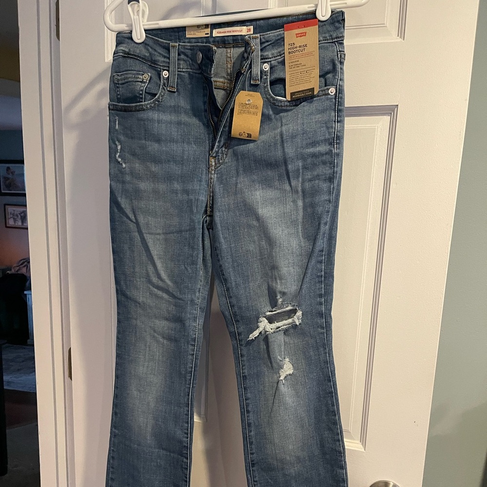 Levi’s 725 High Rise Bootcut Jeans